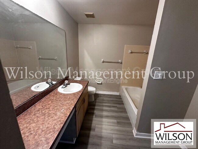 Building Photo - 500 Yellowwood Ct