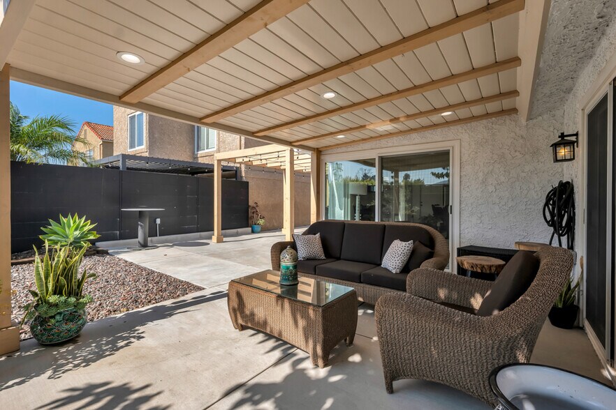 Building Photo - 15290 Bambi Ct