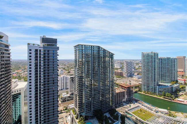 Building Photo - 801 S Miami Ave