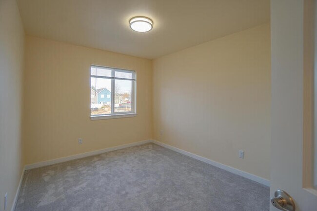 Building Photo - 11215 NE 23rd St