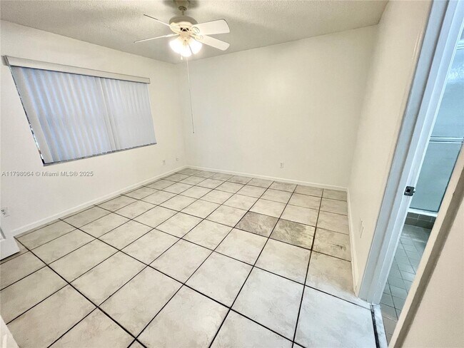 Building Photo - 10992 Royal Palm Blvd