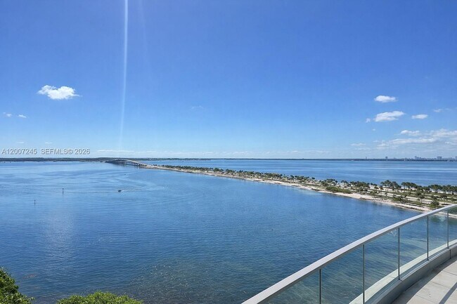 Building Photo - 175 SE 25th Rd