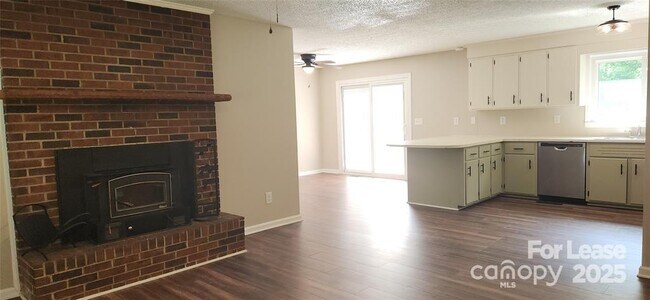 Building Photo - 2177 Lynmore Dr