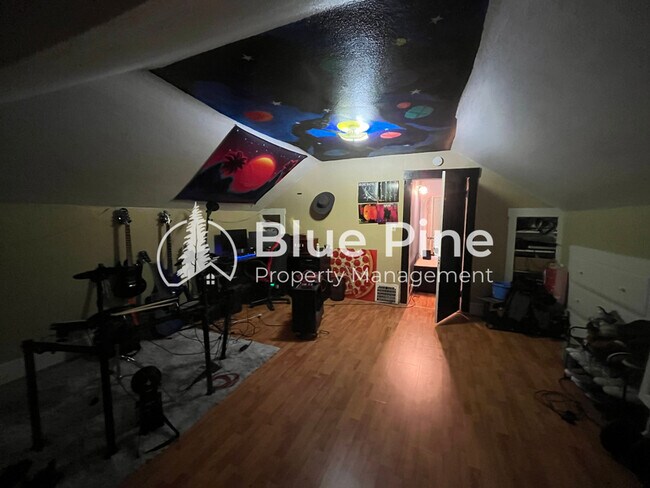Building Photo - 284 S Ridge Ave