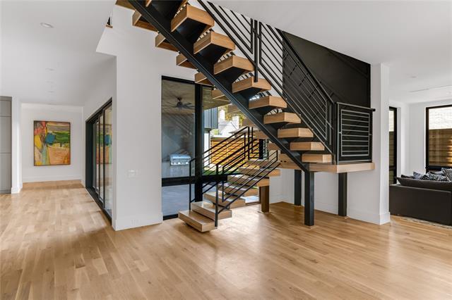 Building Photo - 7733 Lovers Ln