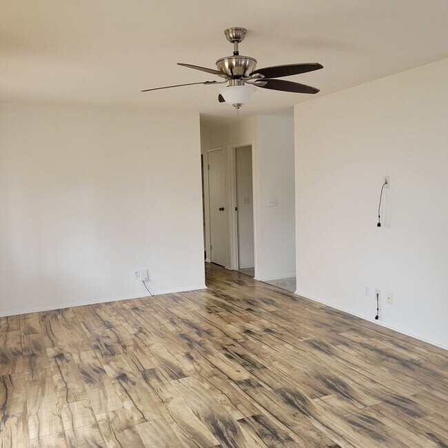 Building Photo - Kapahulu 3 bed, 2 bath single family home