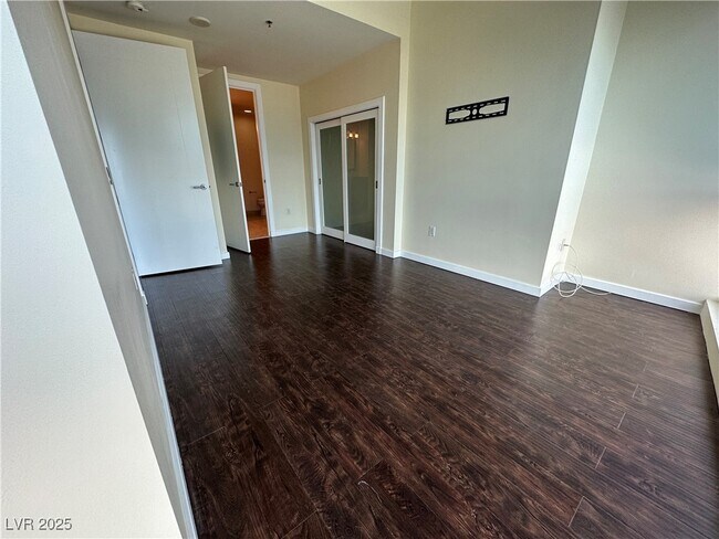 Building Photo - 4525 Dean Martin Dr