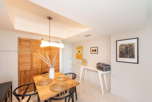 Building Photo - 650 West Ave