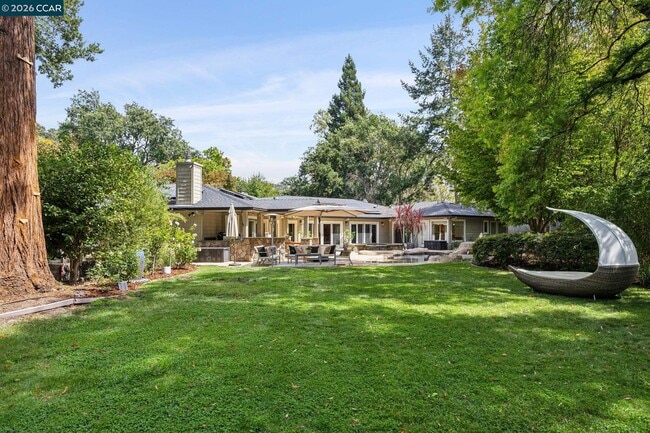 Building Photo - 783 Los Palos Manor