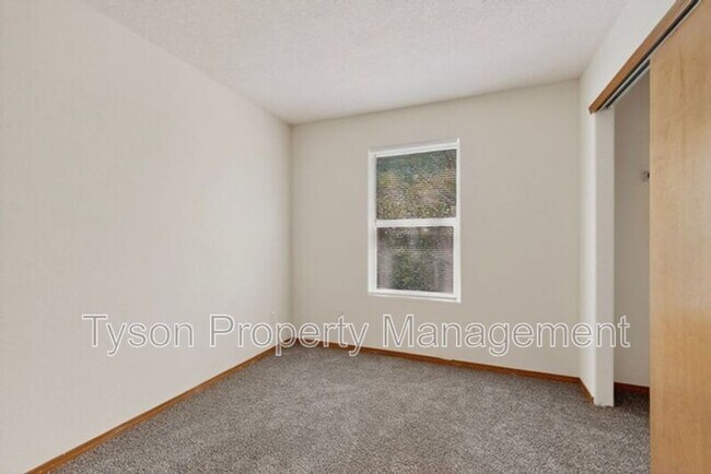 Building Photo - 1700 Violetas Rd NW