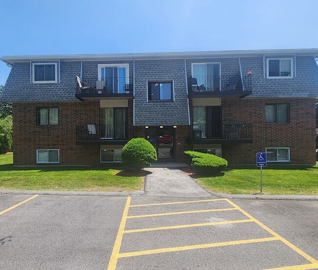 Primary Photo - 176 Maple Ave