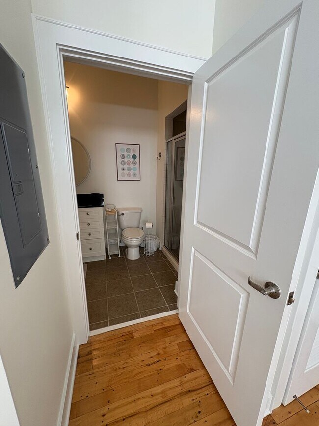 Building Photo - 1 Bedroom 1 Bath Condo Downtown Greenville...