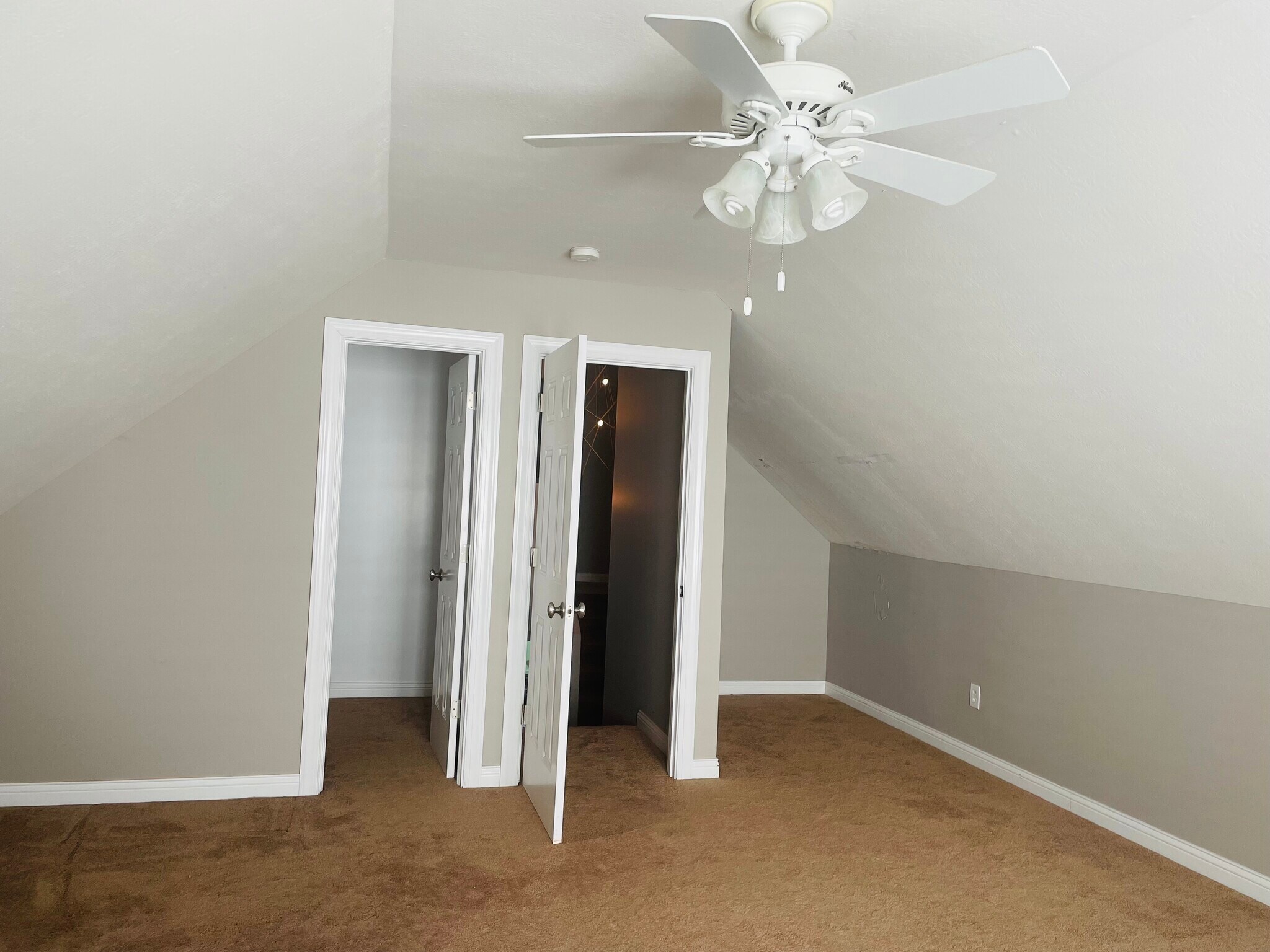 Building Photo - 5670 Honey Locust Dr