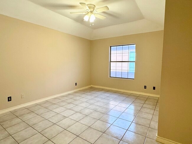 Building Photo - 207 Martingale