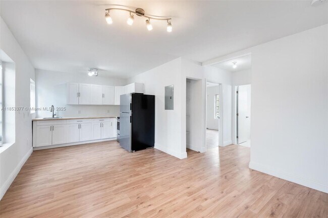 Primary Photo - 410 76th St