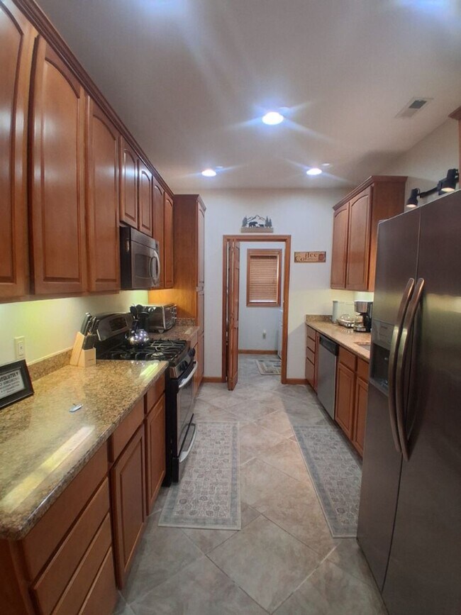 Building Photo - $1,800 - 2 Bed / 2 Bath Furnished Luxury Creekside Condo Overlooking 18th Fairway at SMCC