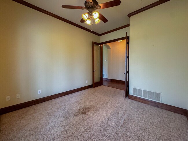 Building Photo - 1559 E Blackjack Rd E