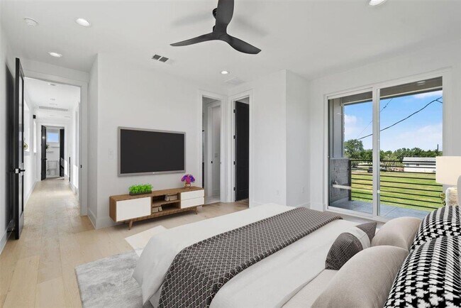 Building Photo - 501 Burton St E