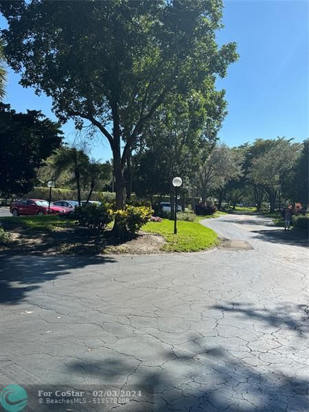 Building Photo - 3499 Oaks Way