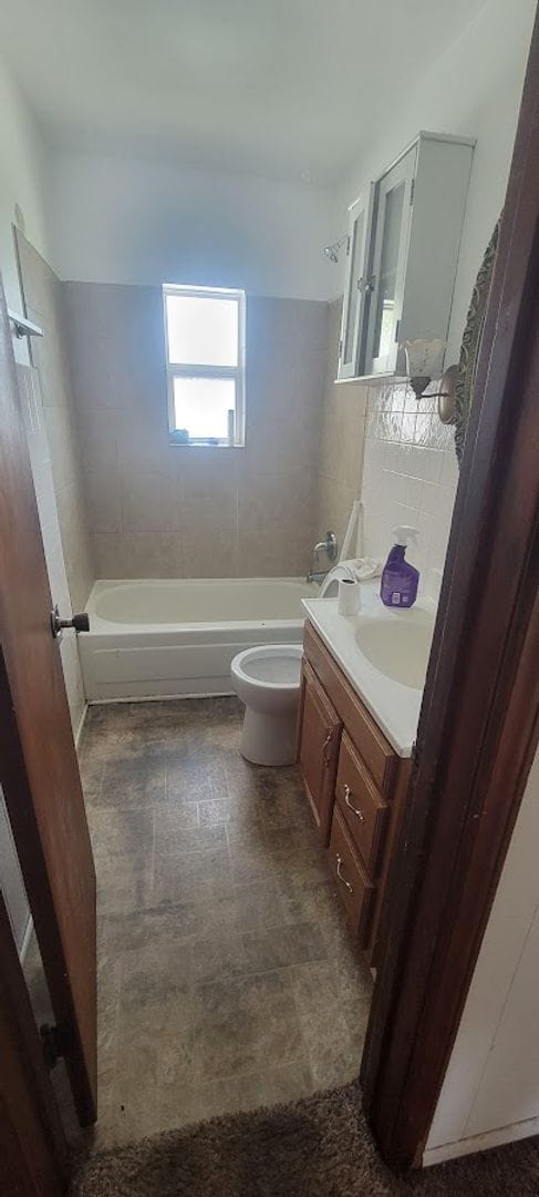 Building Photo - 3 bedroom 1 bath ranch