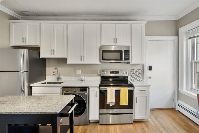 Building Photo - 587 Tremont St