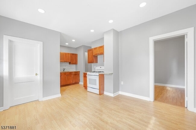 Building Photo - 38 Semel Ave