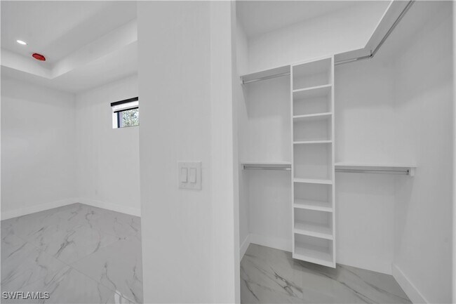 Building Photo - 903 NE 23rd St