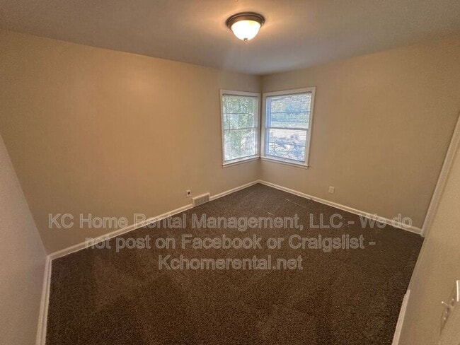 Building Photo - 6401 W 72nd Terrace