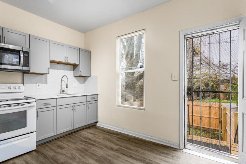 Building Photo - 2945 Walbrook Ave