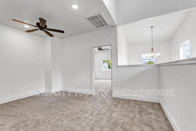 Building Photo - 214 Lynn Dr