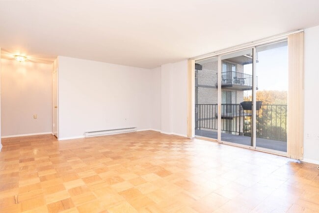 Building Photo - 1 Bed 1 Bath Condo in Barcroft Hills