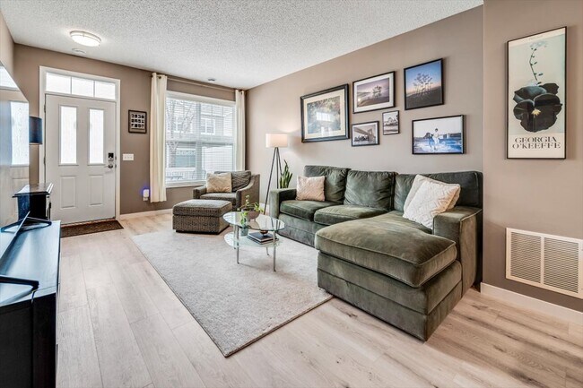 Building Photo - 1960 Commonwealth Blvd