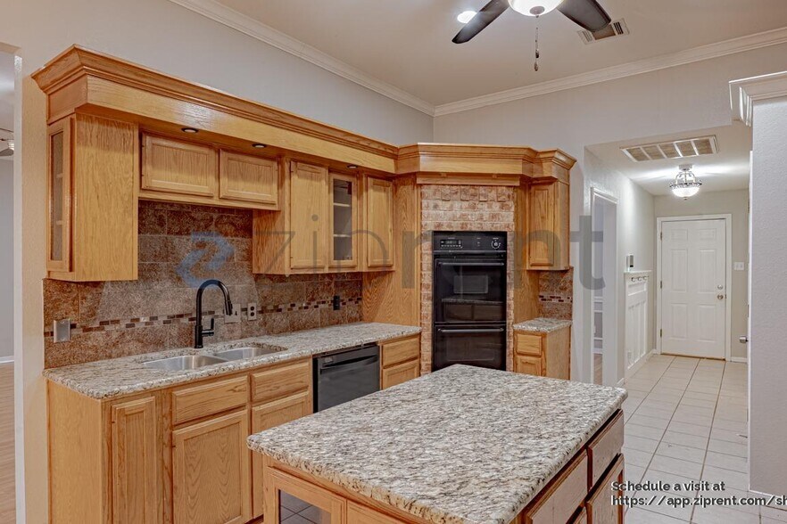 Building Photo - 609 S Ruidoso Downs Dr