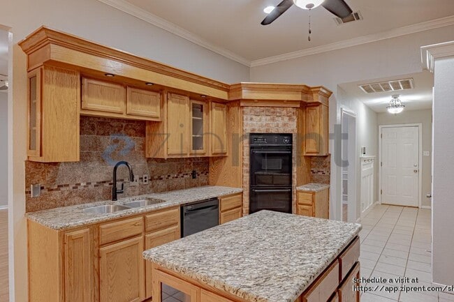 Building Photo - 609 S Ruidoso Downs Dr