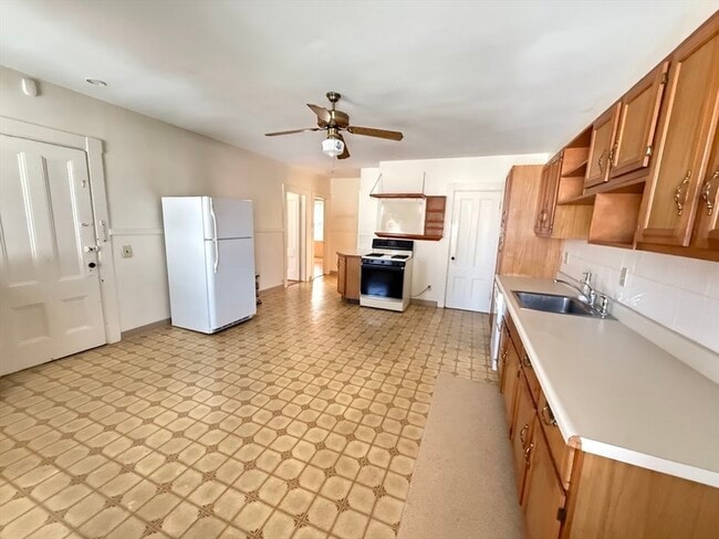 Building Photo - 33 Cook St