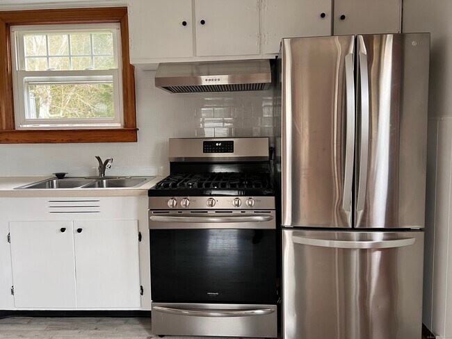 Building Photo - 7 Chesebro Ln