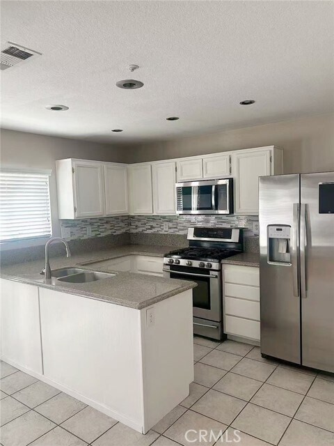 Building Photo - 15865 Flamingo Dr