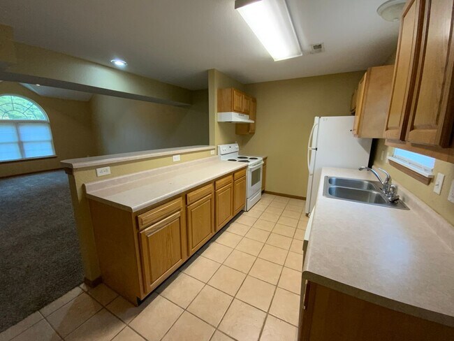 Building Photo - 306 E Liberty Ln