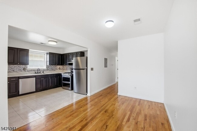 Building Photo - 20 Wakeman Ave