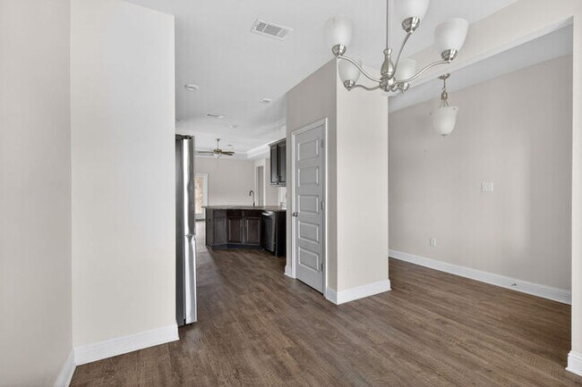 Building Photo - 15610 Ridge Ct