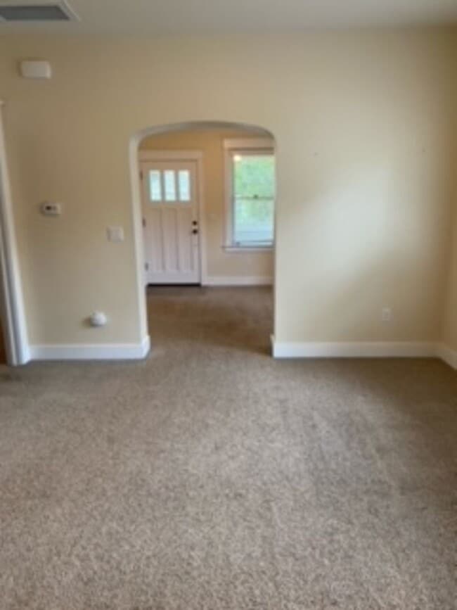 Building Photo - Historic Thomas House – A Rare Rental Opportunity in Petaluma! 2bd/2.5baths West Petaluma