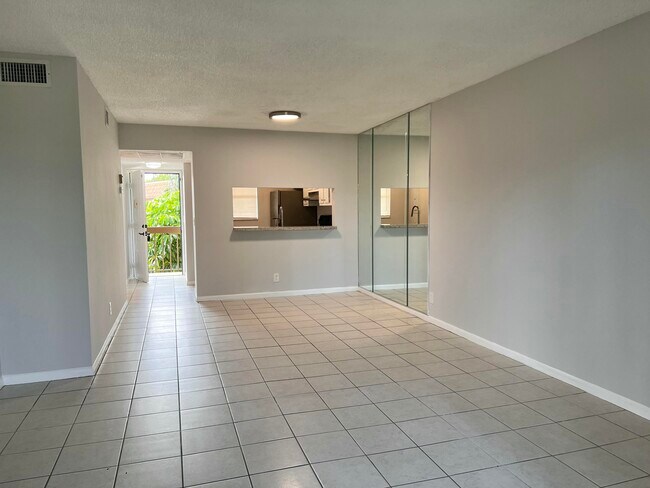 Building Photo - 7149 Golf Colony Ct