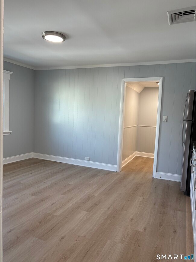 Building Photo - 72 4th St