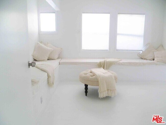 Building Photo - 409 Westminster Ave