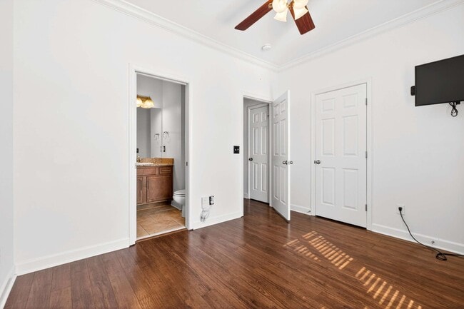 Building Photo - 2310 Elliott Ave