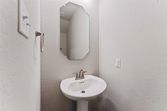 Building Photo - 12711 Taymouth Manor Dr
