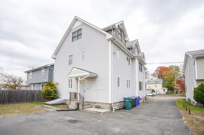 Building Photo - 888 St James Ave