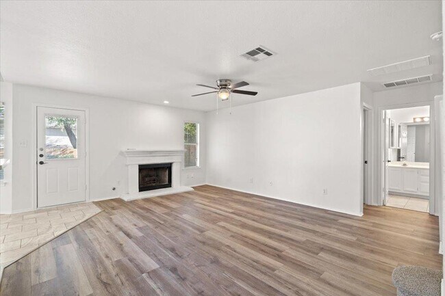 Building Photo - 15423 Quinley Dr
