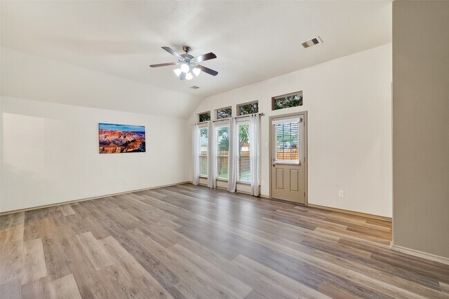 Building Photo - 2826 Lakecrest Forest Dr