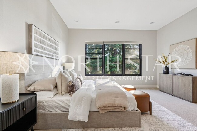 Building Photo - Luxury Living in the Heart of Lake Oswego: Stylish 3-Story Townhouse